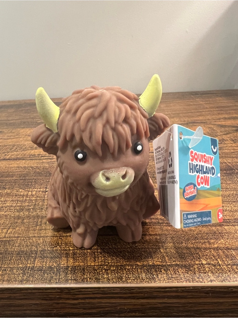 🐄 Adorable Mini Squishy Highland Cow Squeeze Toy - Brown with Yellow Horns